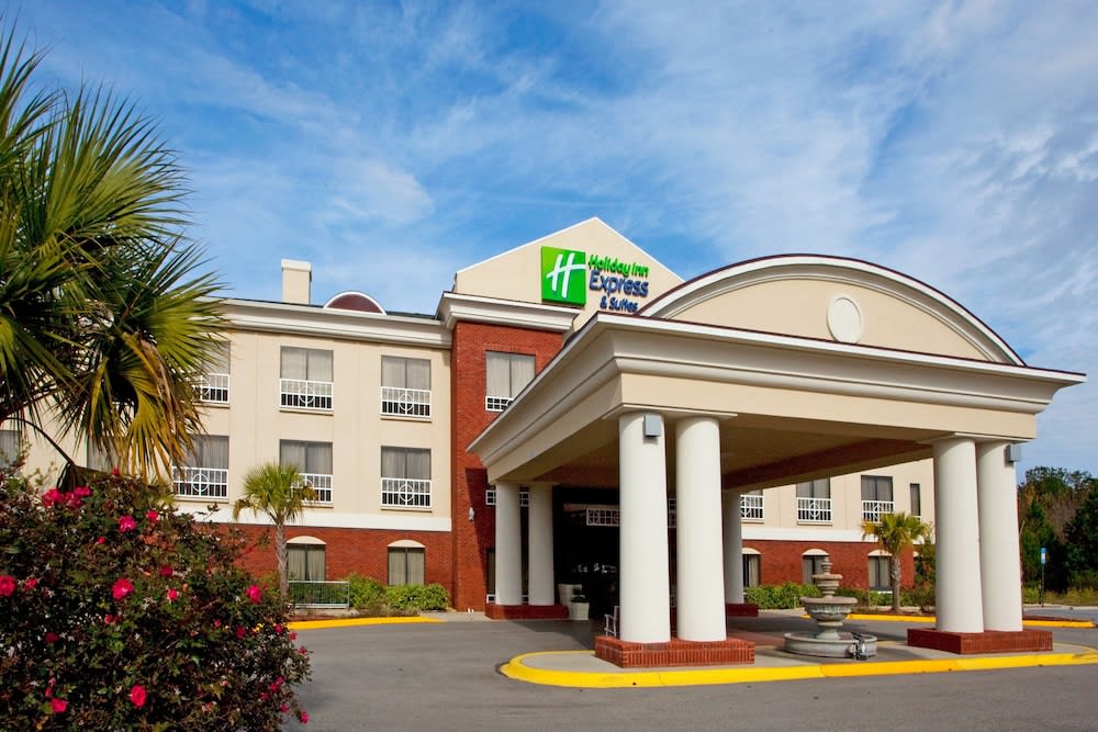 Holiday Inn Express & Suites QUINCY I-10 by IHG 1