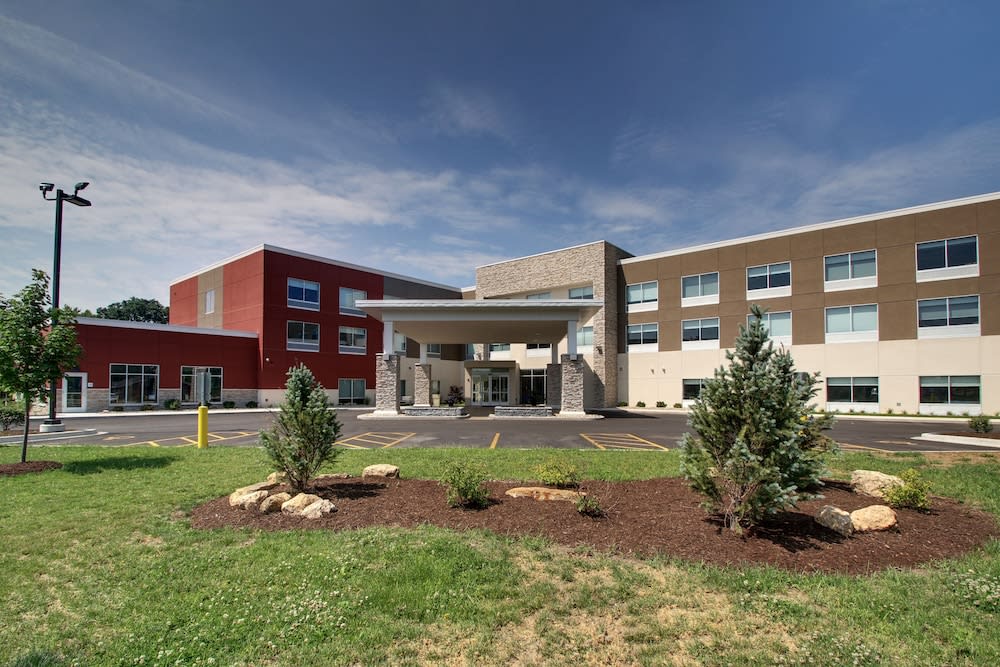Holiday Inn Express & Suites GALESBURG by IHG 1