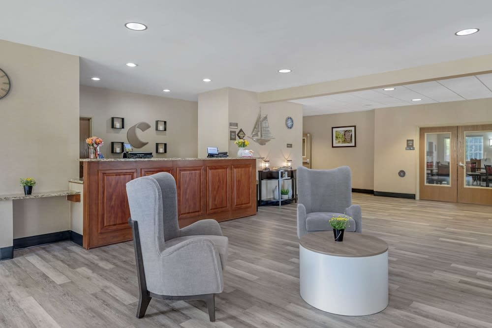 Comfort Suites Lake Geneva East 2