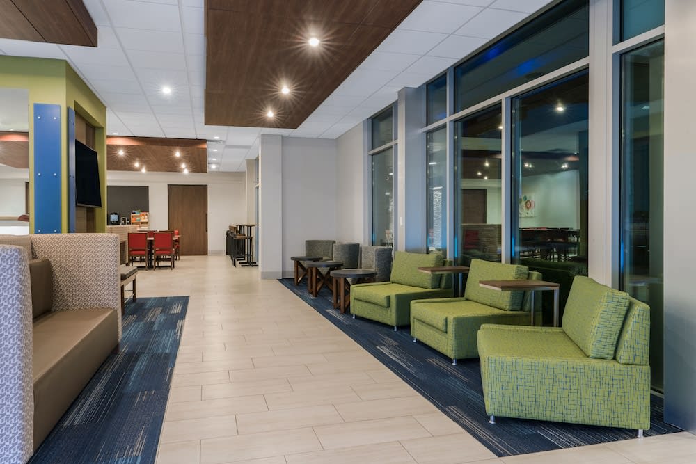 Holiday Inn Express & Suites LAKE HAVASU - LONDON BRIDGE by IHG 2