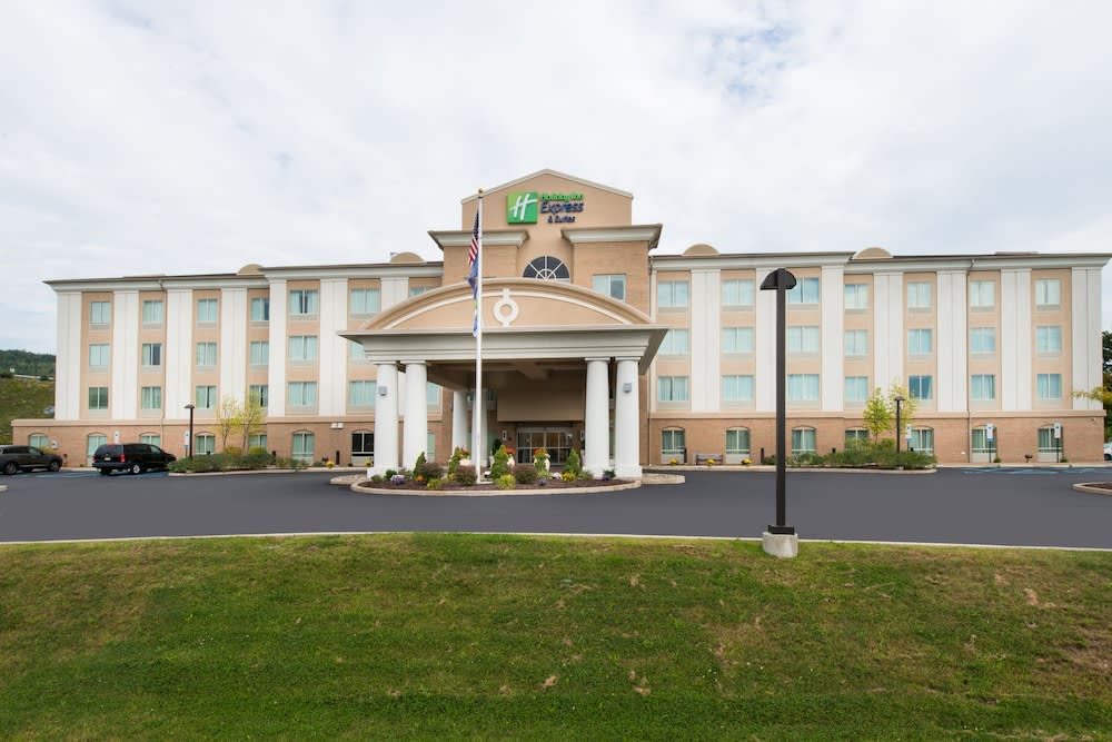 Holiday Inn Express & Suites DICKSON CITY - SCRANTON by IHG 1