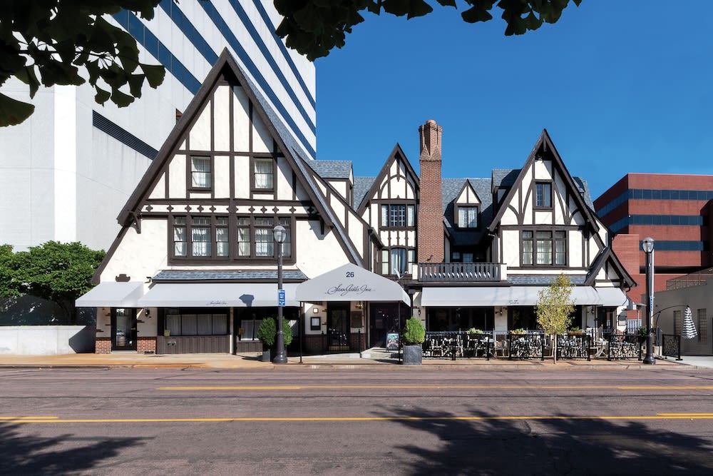 Seven Gables Inn, St Louis West, a Tribute Portfolio Hotel 1