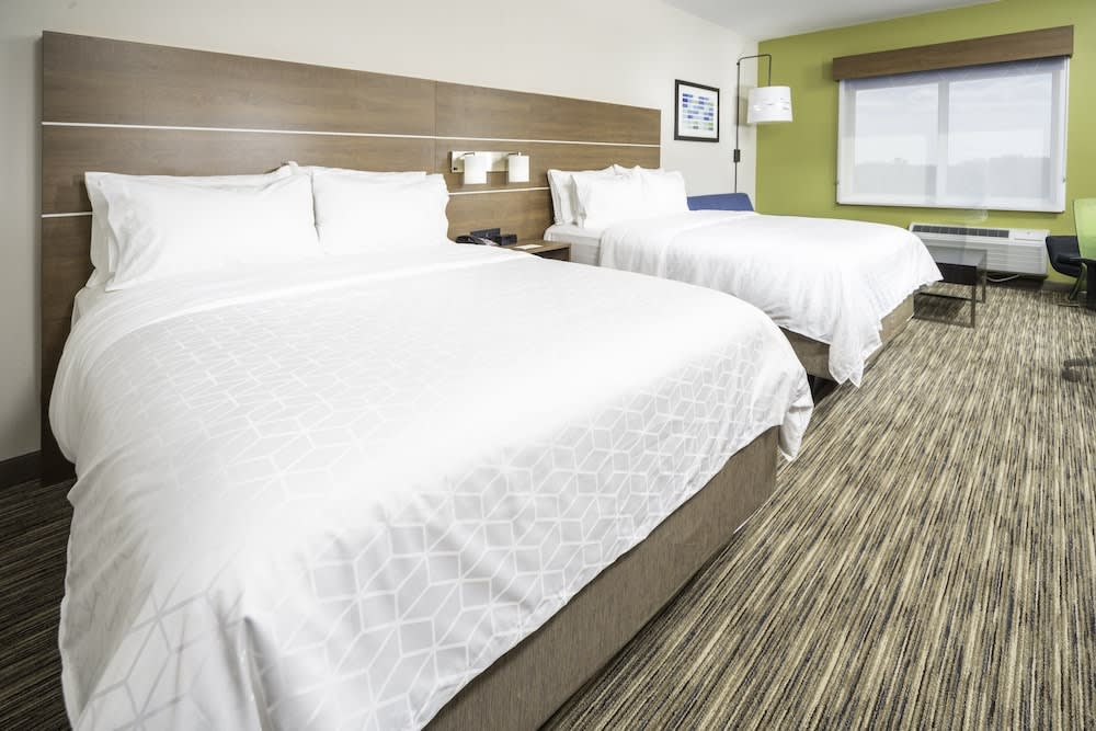 Holiday Inn Express & Suites Fort Myers Airport by IHG 5