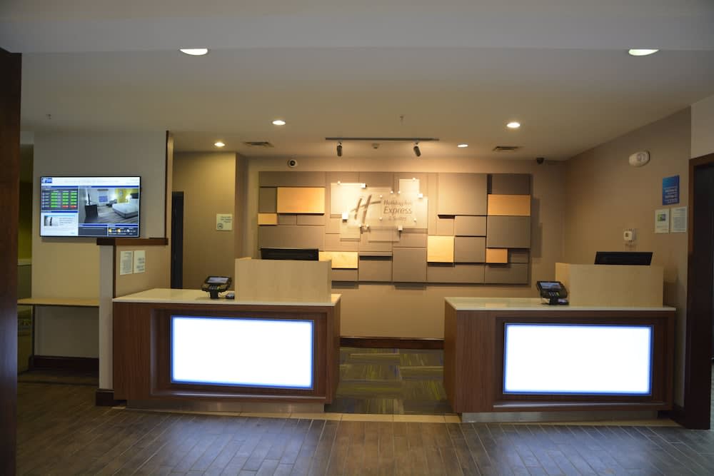 Holiday Inn Express & Suites CARYVILLE by IHG 2