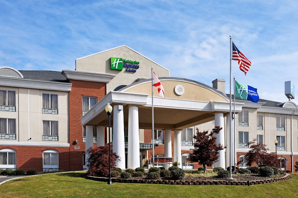 Holiday Inn Express & Suites CULLMAN by IHG 1