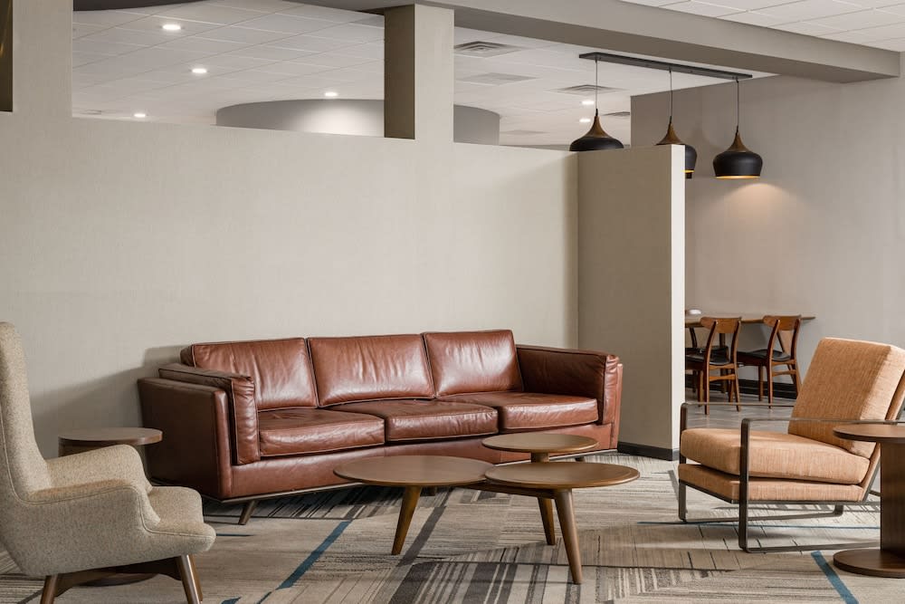 Four Points by Sheraton Milwaukee North Shore 2