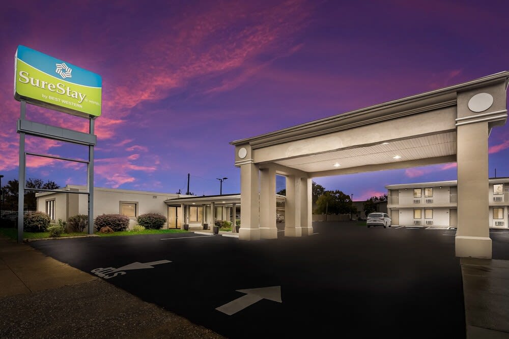 SureStay Hotel by Best Western Columbus Downtown 1