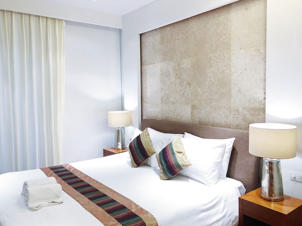 Beachfront 2br 2bath Apartment Private Plunge Pool 50 Meter to Naithon Beach 2