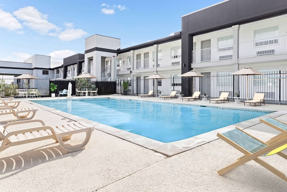 Baymont by Wyndham Beaumont 1