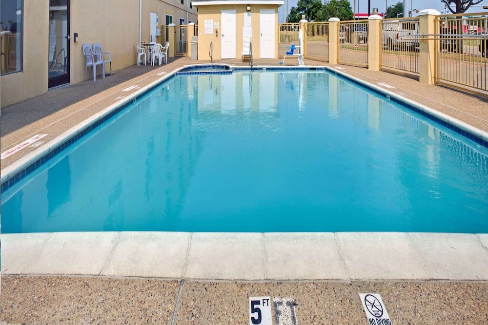 Days Inn by Wyndham Dallas Garland West 1