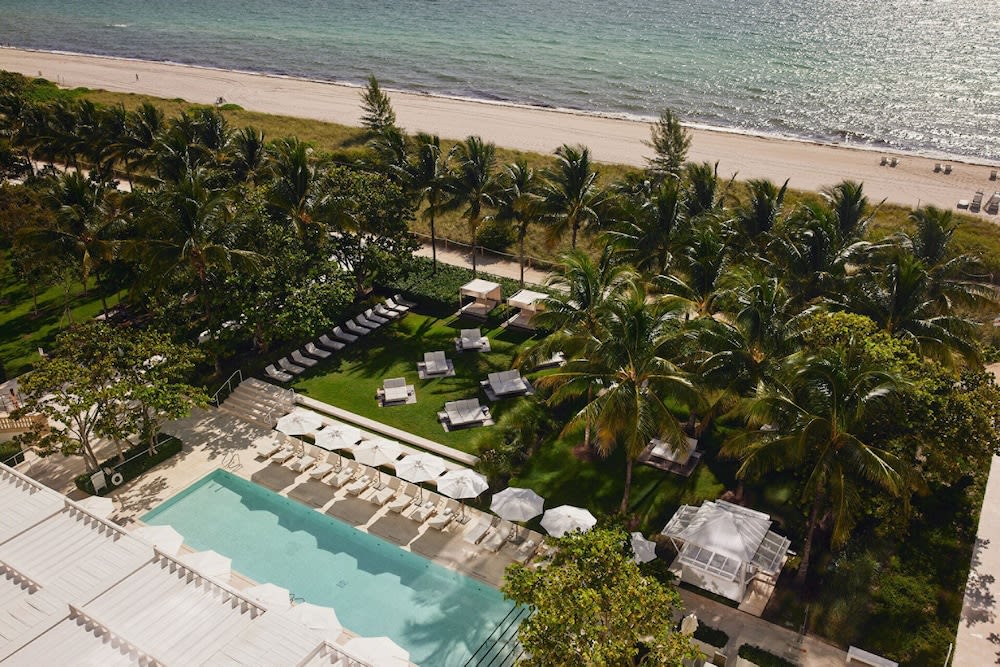 Four Seasons Hotel at The Surf Club 1
