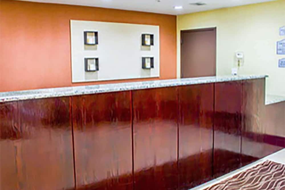 Travelodge by Wyndham Ozone Park 2