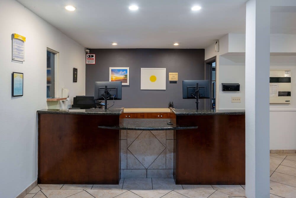 Days Inn by Wyndham Encinitas Moonlight Beach 1