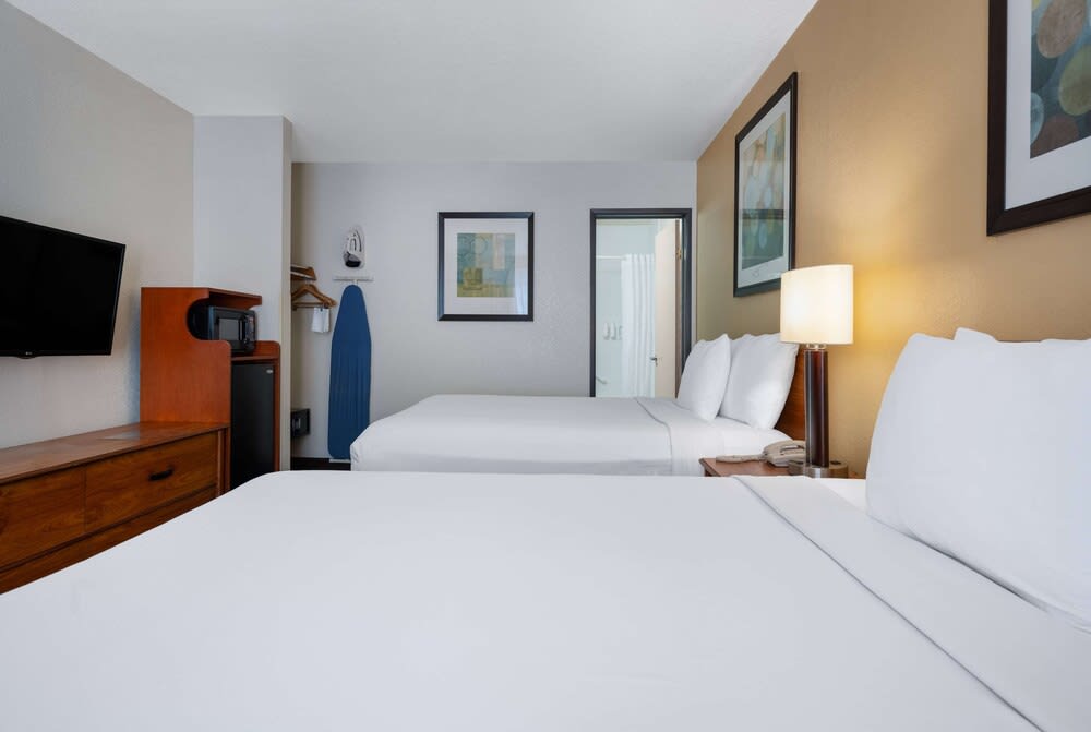 Days Inn by Wyndham Encinitas Moonlight Beach 2