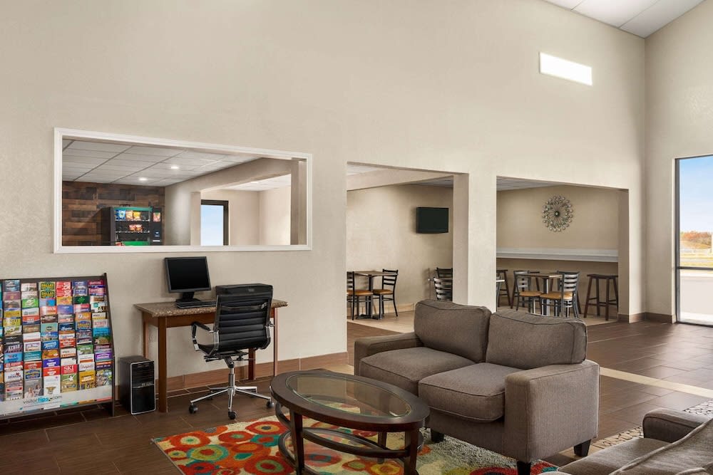 Super 8 by Wyndham Gainesville TX 4