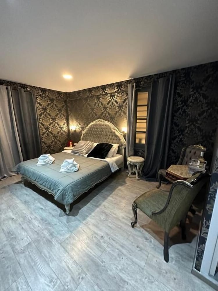 ROH Suites 2