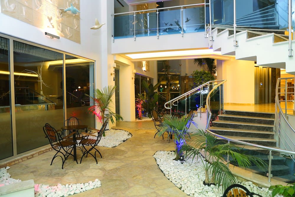 Blue Wave Suite Hotel 3