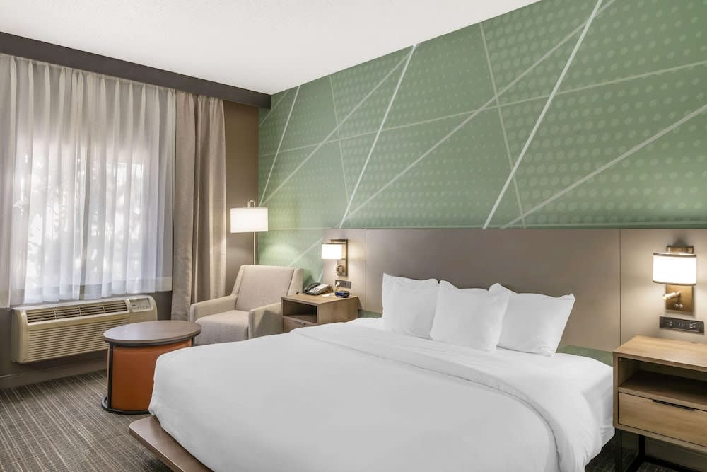 Comfort Inn & Suites Louisville Airport Fair & Expo 5