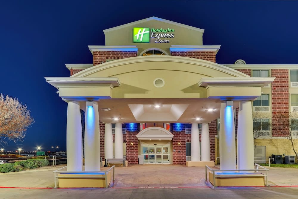 Holiday Inn Express & Suites LAKE WORTH NW LOOP 820 by IHG 1