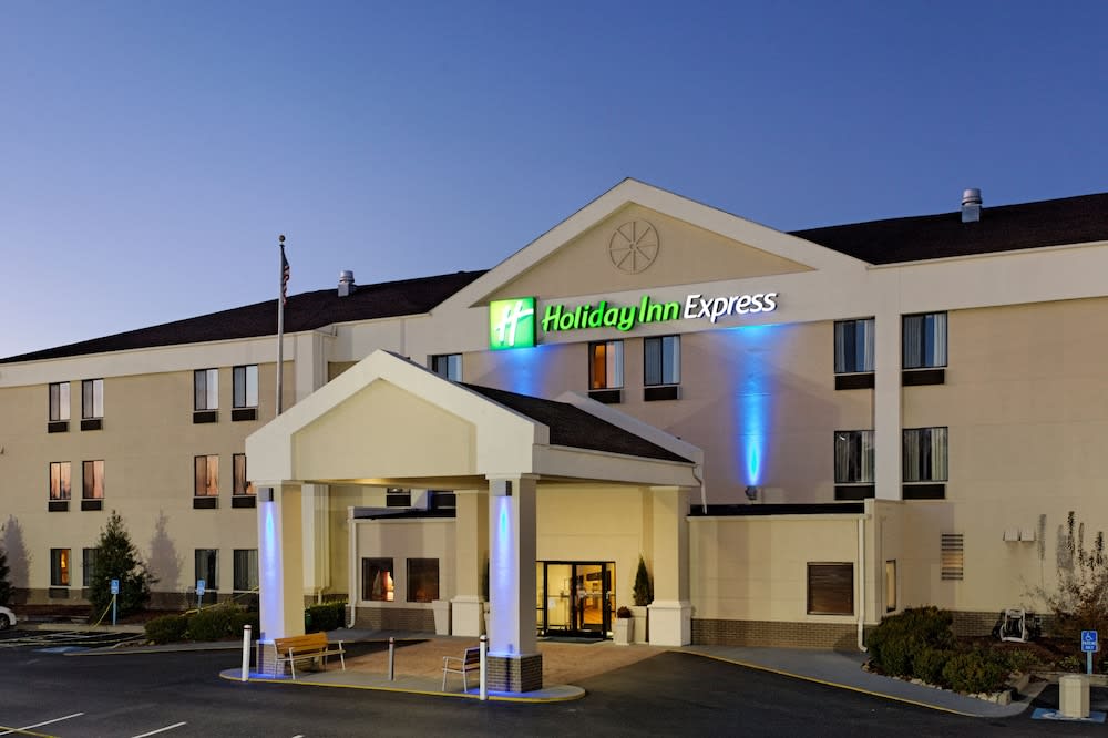 Holiday Inn Express Metropolis by IHG 1