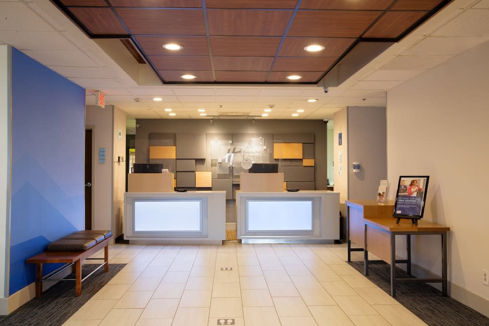 Holiday Inn Express & Suites Dayton-Huber Heights by IHG 4