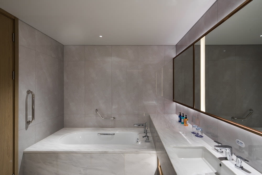 Holiday Inn Express Shenzhen Haiyuan City by IHG 2