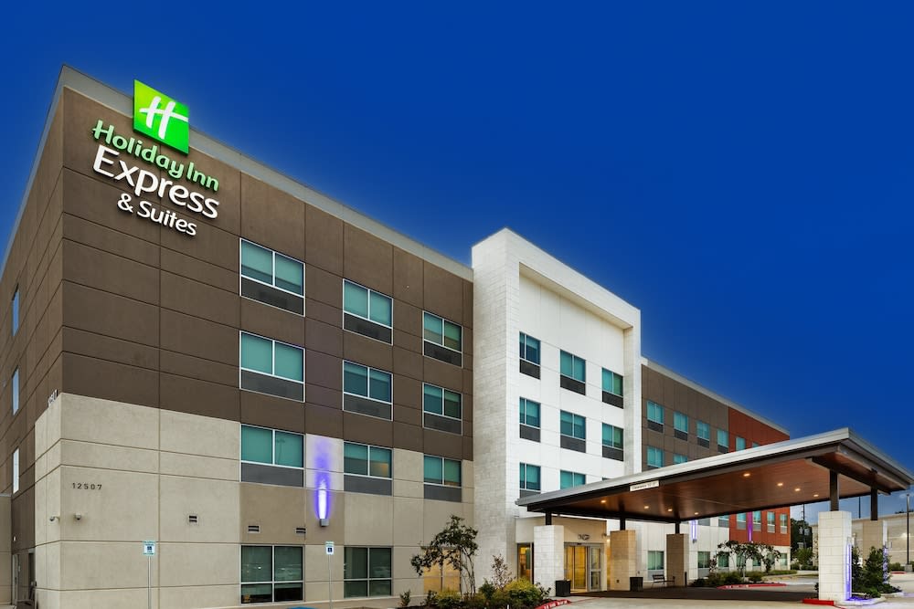 Holiday Inn Express & Suites Stafford NW - Sugar Land by IHG 1