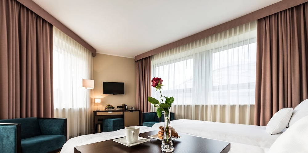 Hotel Victor Pruszków DeSilva 1