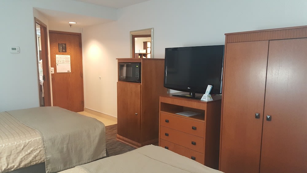 The Hotel@Dayton South 5