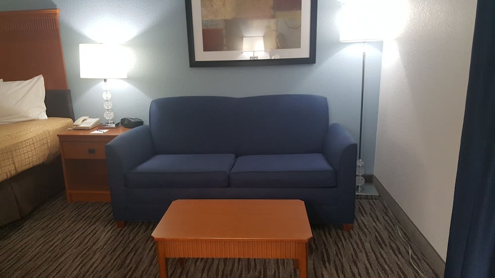 The Hotel@Dayton South 4