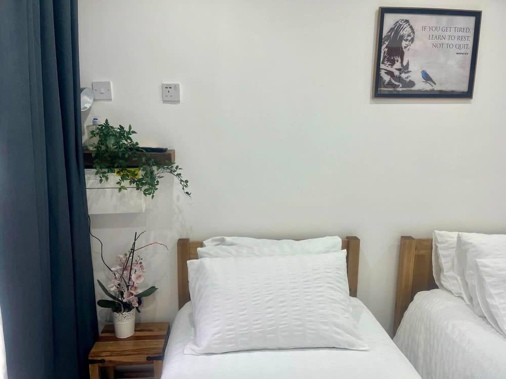 Great Studio near Luton Airport - SUPER HOST 3 YEARS RUNNING! 2