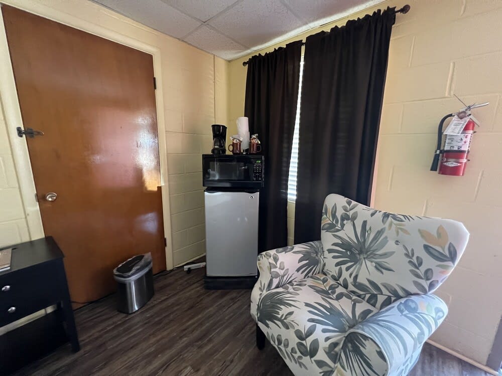 JI4, King Guest Room at the Joplin Inn at entrance to the resort by RedAwning 1