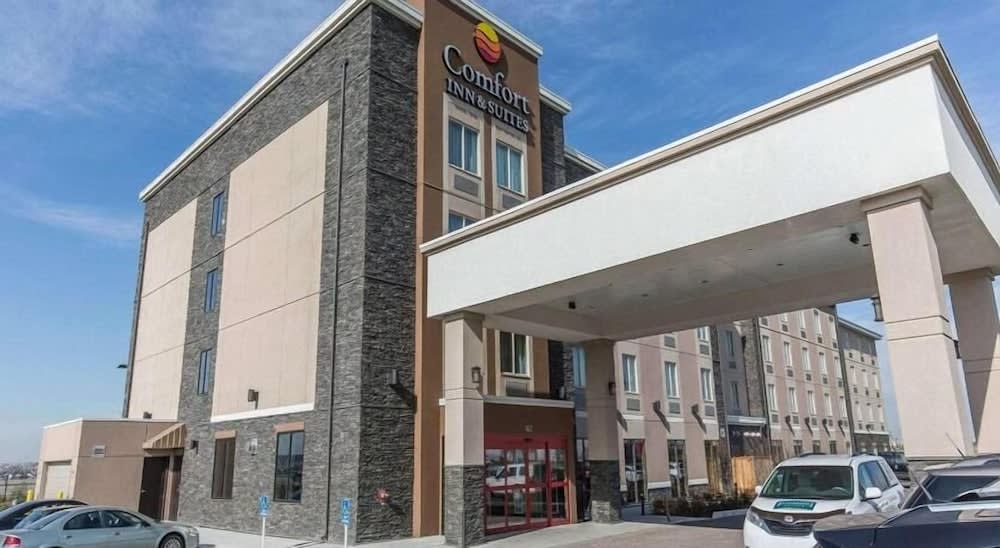 Comfort Inn & Suites Airport North 1