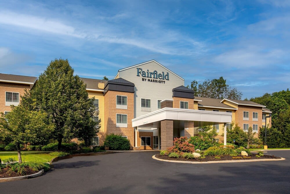 Fairfield Inn & Suites by Marriott Brunswick Freeport 1