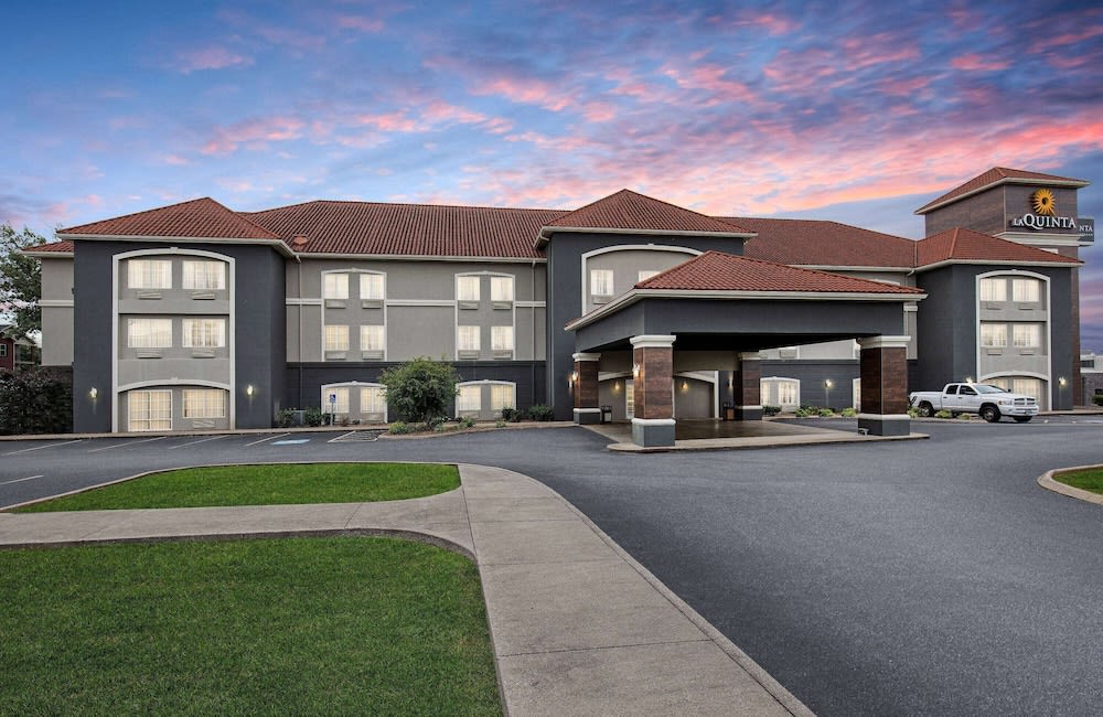 La Quinta by Wyndham Bowling Green 1