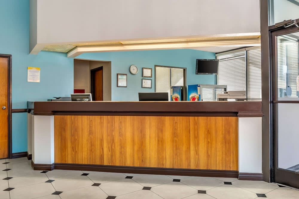 Days Inn & Suites by Wyndham Rocky Mount Golden East 2