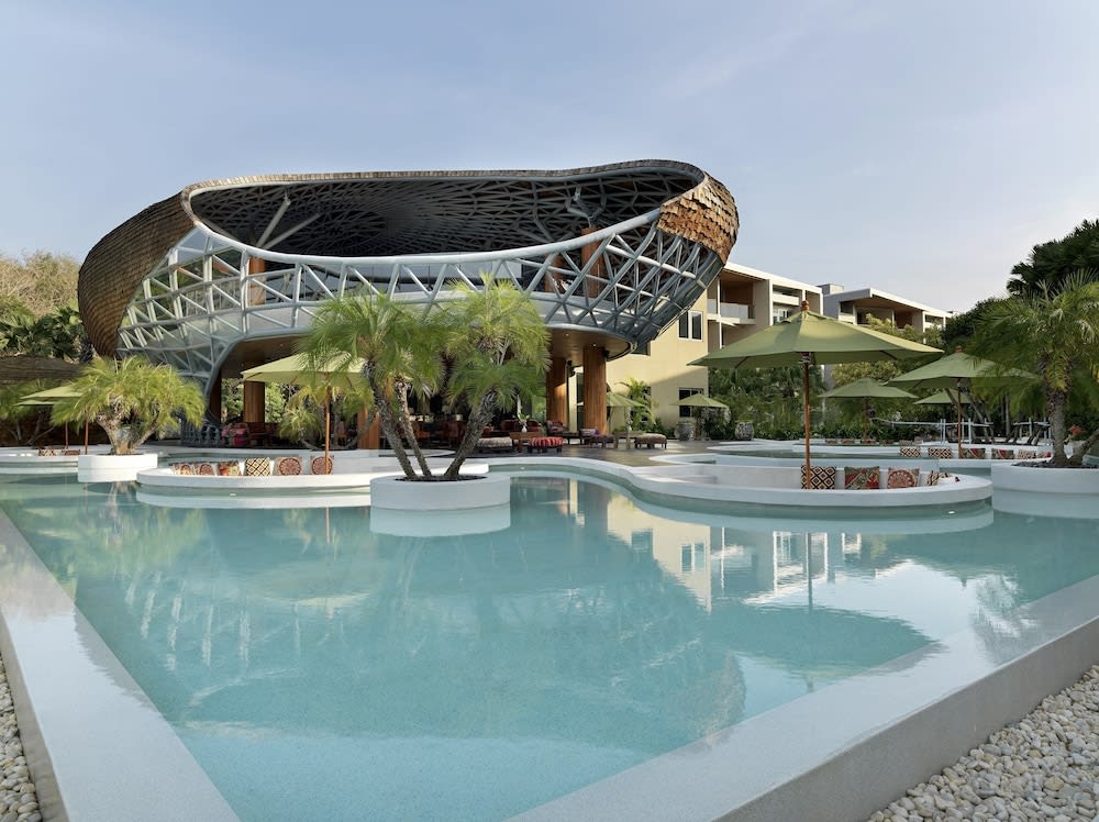 Wyndham Grand Nai Harn Beach Phuket 2