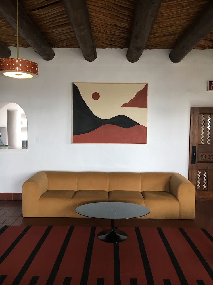 El Rey Court 2