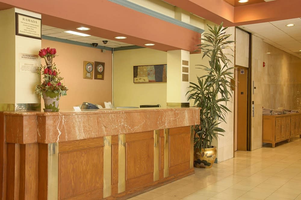 Ramada by Wyndham Los Angeles/Wilshire Center 5