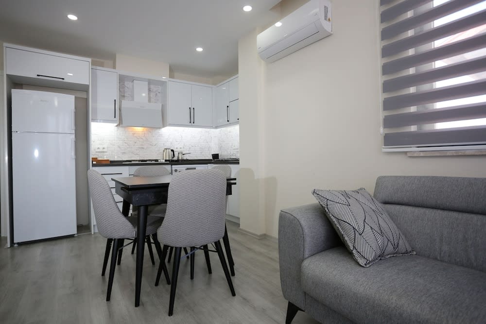 Bright House Apart 1