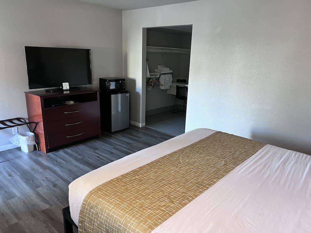 Travelodge by Wyndham Redding CA 2