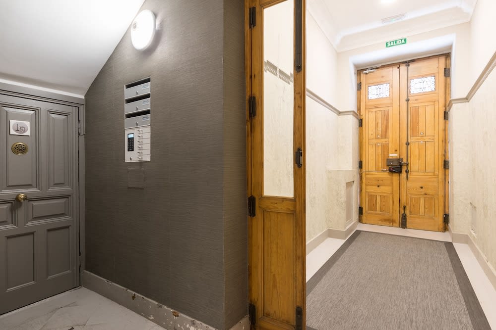 Feelathome Madrid Suites Apartments 2