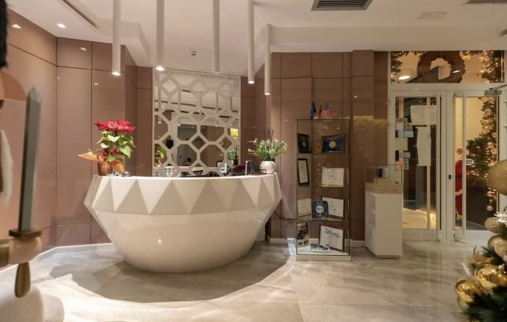 Demi Hotel 2