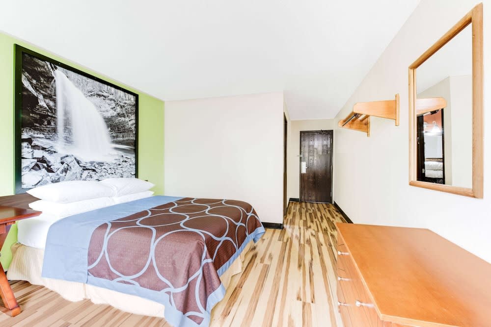 Super 8 by Wyndham Hagerstown I-70 2