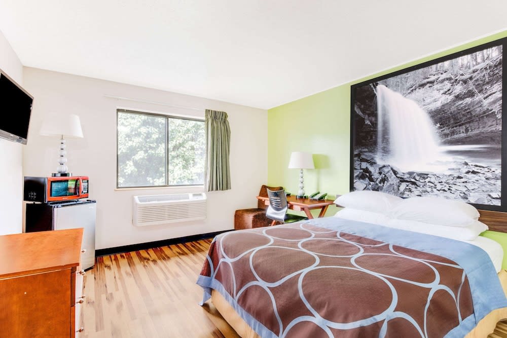 Super 8 by Wyndham Hagerstown I-70 5