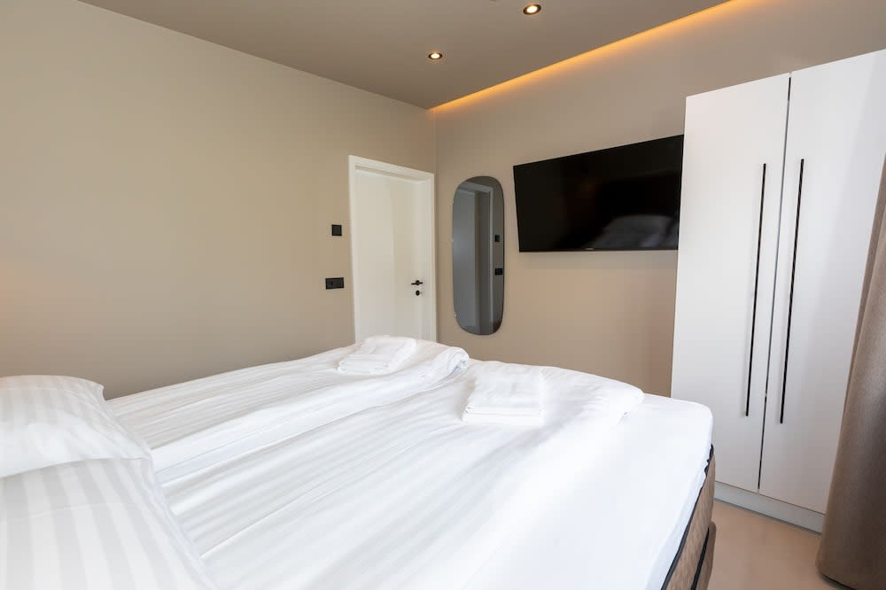 North Mountain View Suites 2