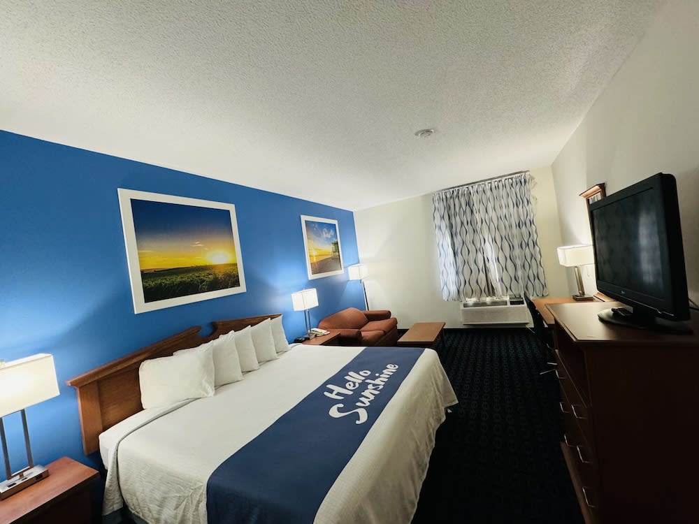 Days Inn & Suites by Wyndham Cambridge 1