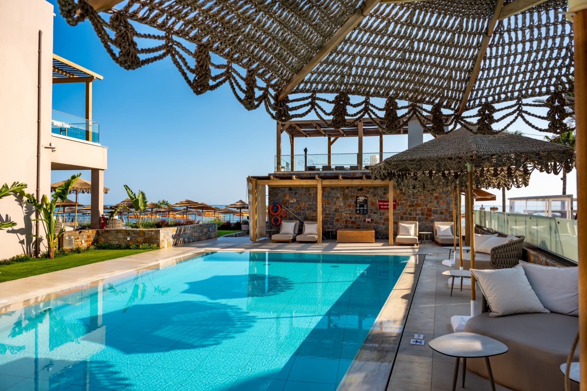 High Beach White - Adults Only 3