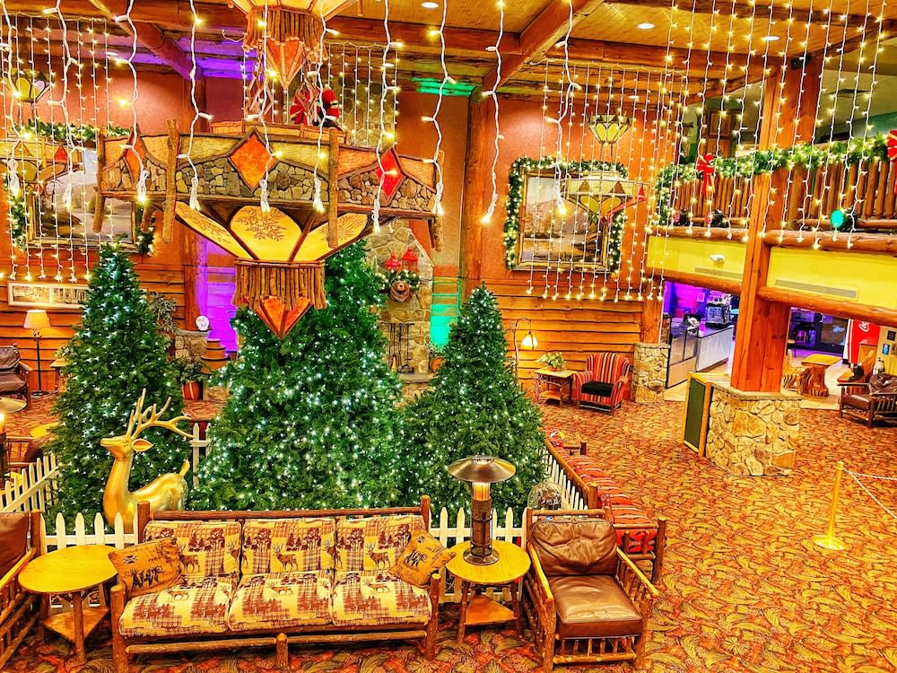 Six Flags Great Escape Lodge & Indoor Waterpark 2