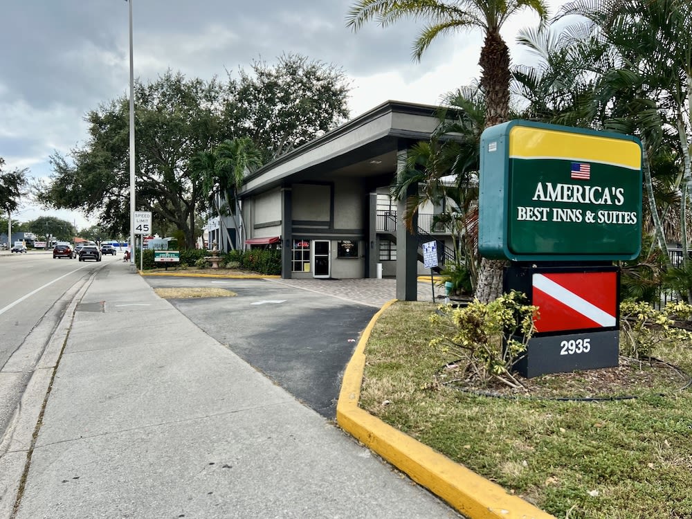 Americas Best Inn and Suites Fort Lauderdale North 1